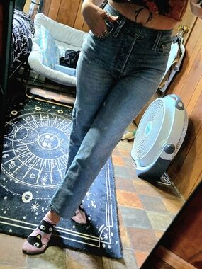 Levis High-Rise Ribcage Straight Leg Women’s Jeans